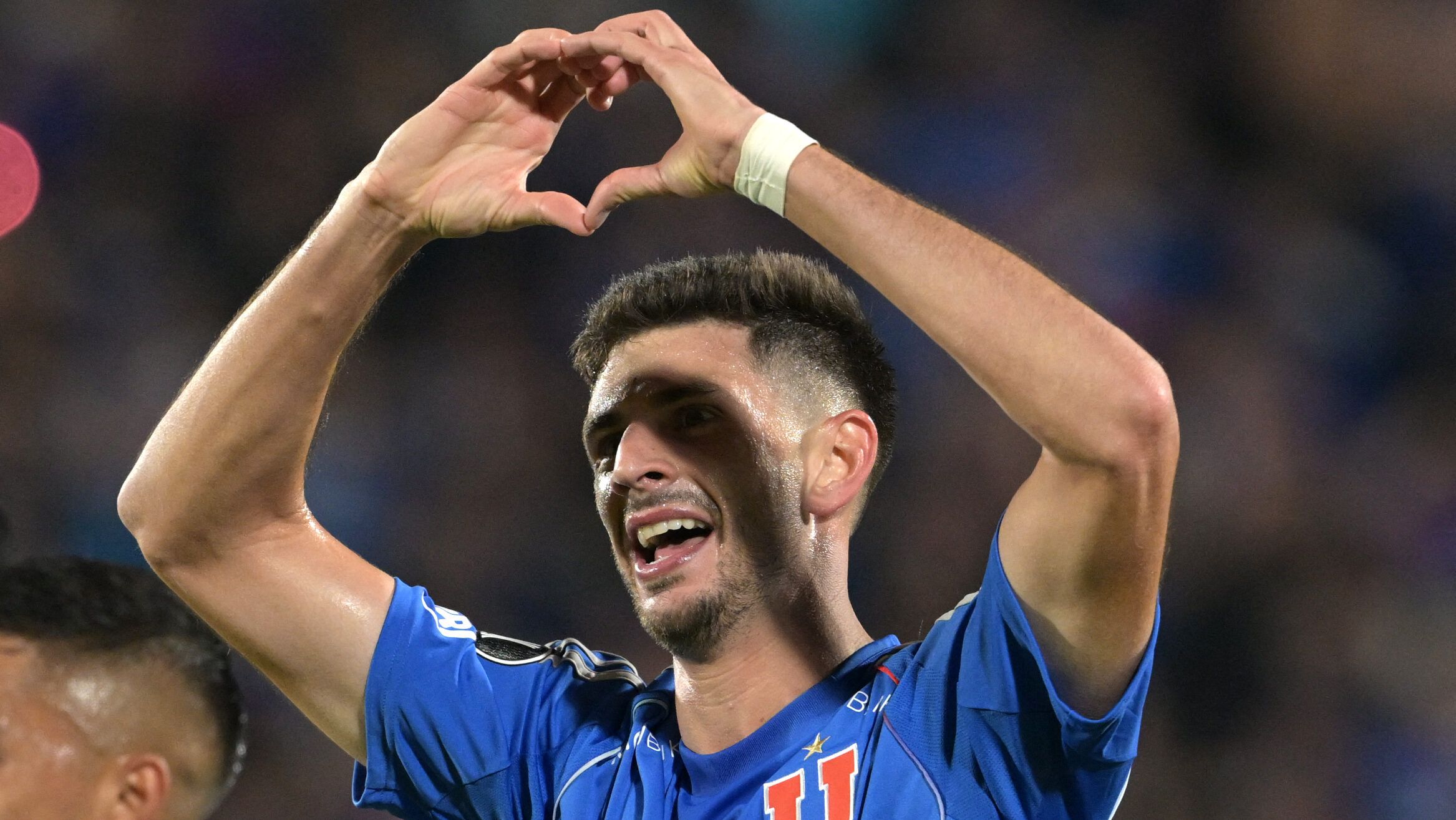 Un tal Lucas: con doblete de Di Yorio la "U" de Chile superó a Palestino y subió al segundo lugar del torneo.