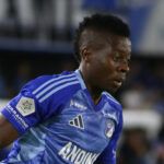 Millonarios le ganó a América sobre el final y sigue en carrera por los playoffs