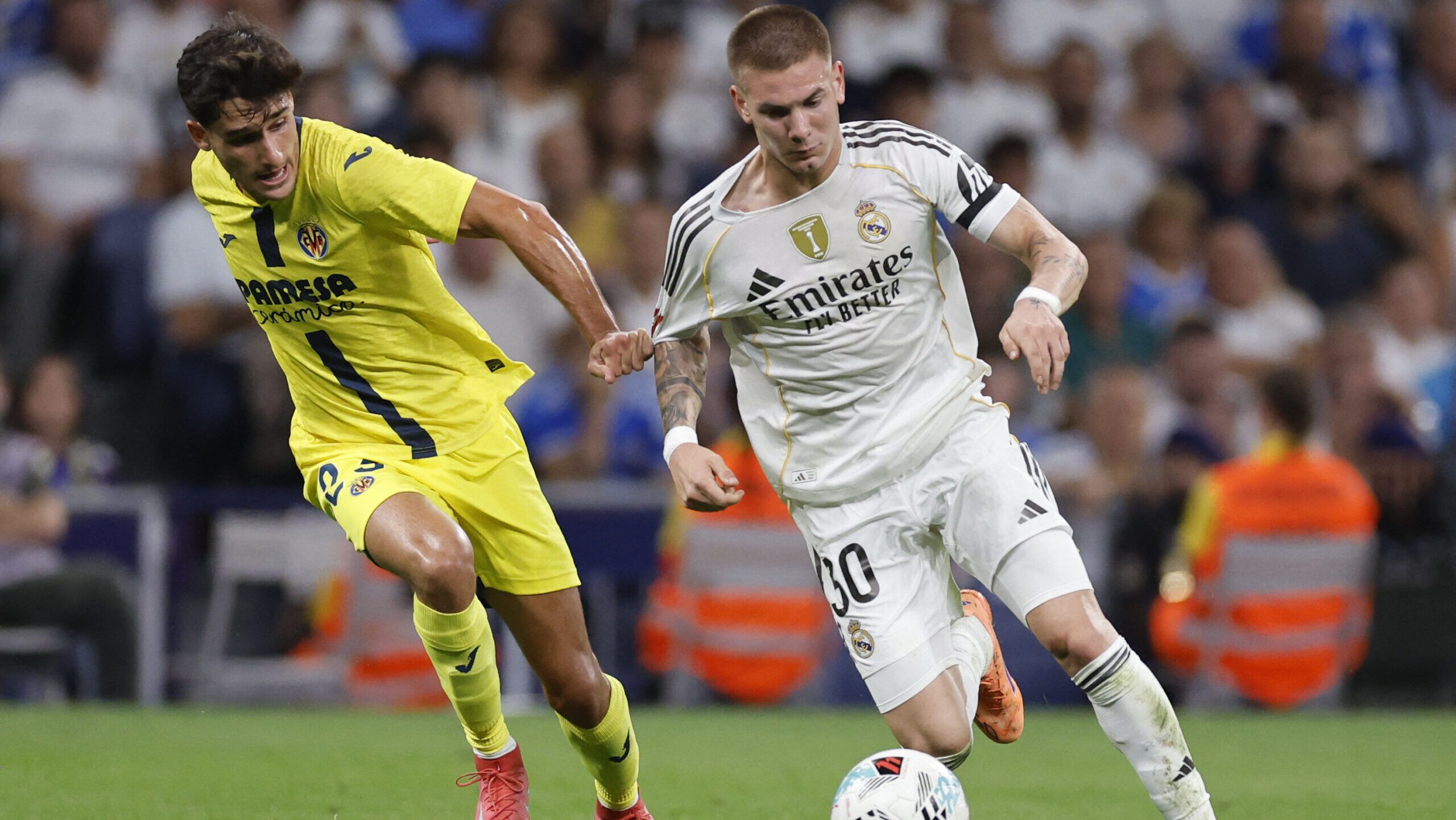 Vinícius y Mbappé lideraron al Real Madrid en la victoria ante Villarreal y el regreso al primer lugar