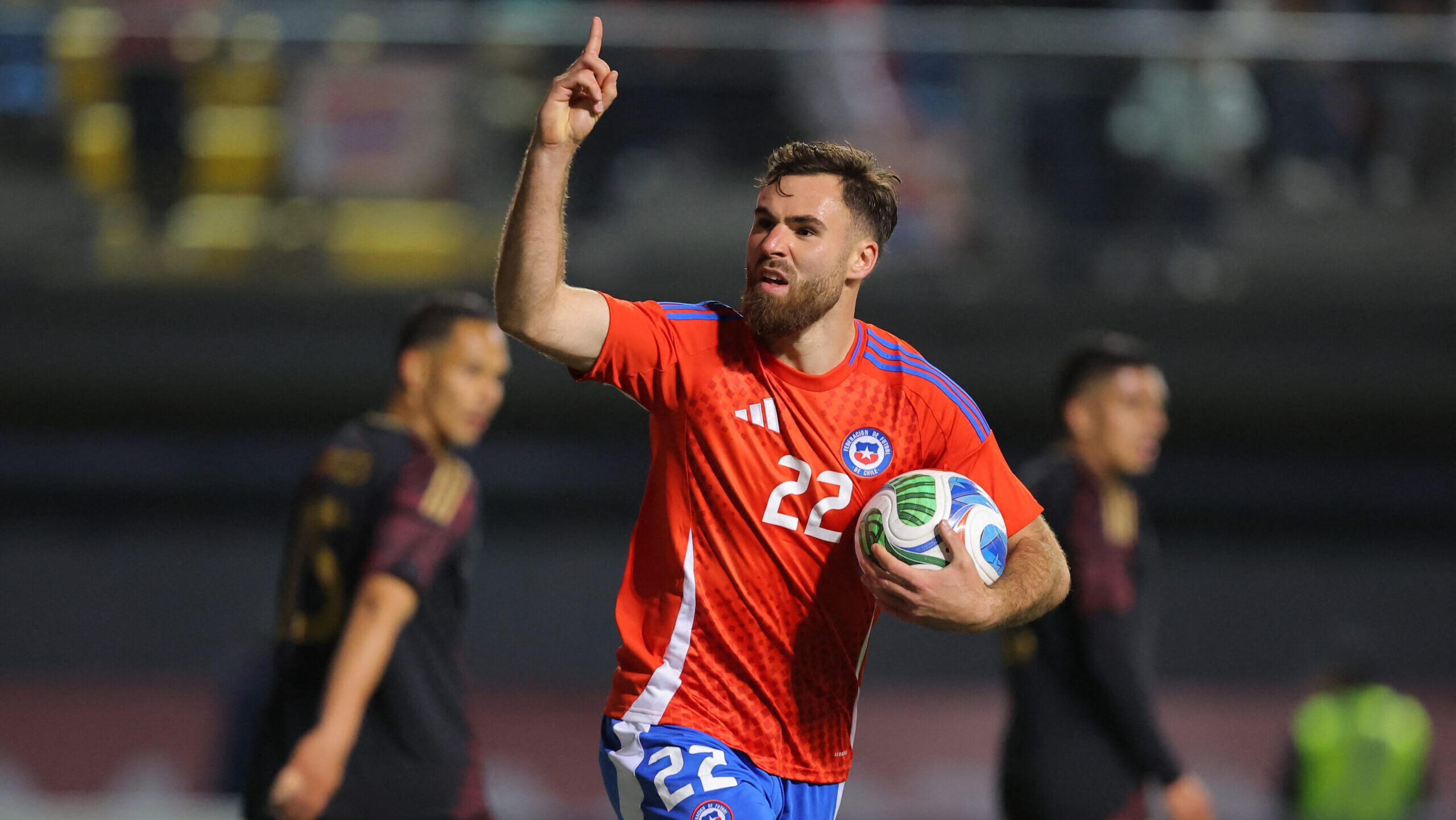 Chile le dio vuelta a Perú en el final y se quedó con una nueva edición del Clásico del Pacífico