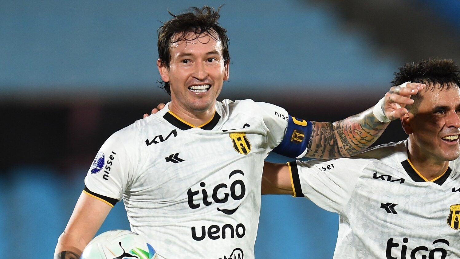 "El Aborigen" no perdona: Guaraní derrota a Olimpia y se consolida en la cima del Clausura