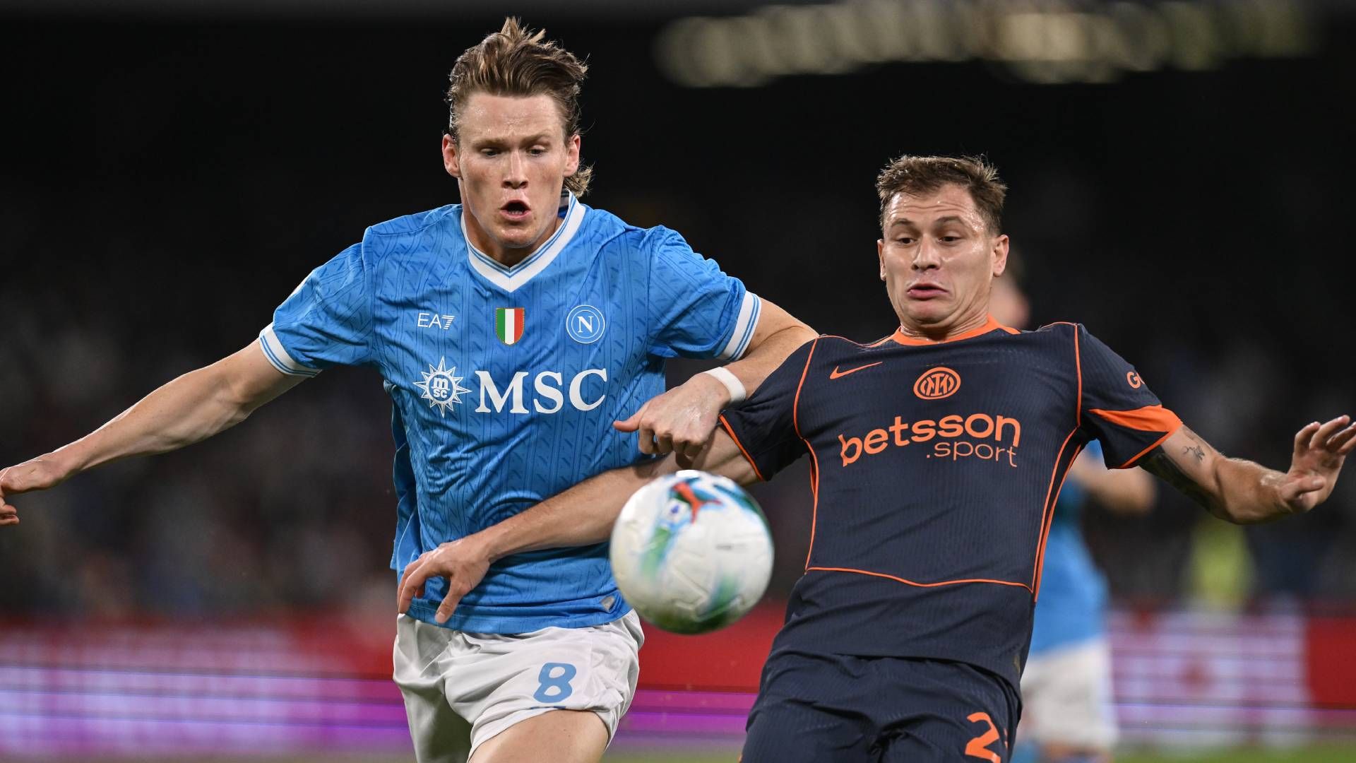 Napoli doblega al Inter y se sube a la cima de la Serie A