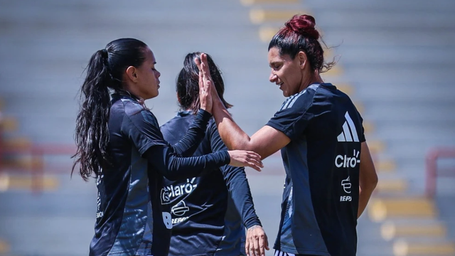 Antonio Spinelli lidera una nueva era en la selección femenina peruana. Fuente: FPF