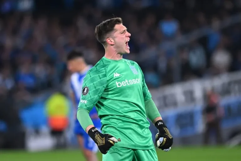 Facundo Cambeses pasó de suplente en Racing a ser convocado para la Selección Argentina. (Rodrigo Valle/Getty Images)