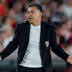 El profe perdió la carpeta: "Muñeco" sin muñeca