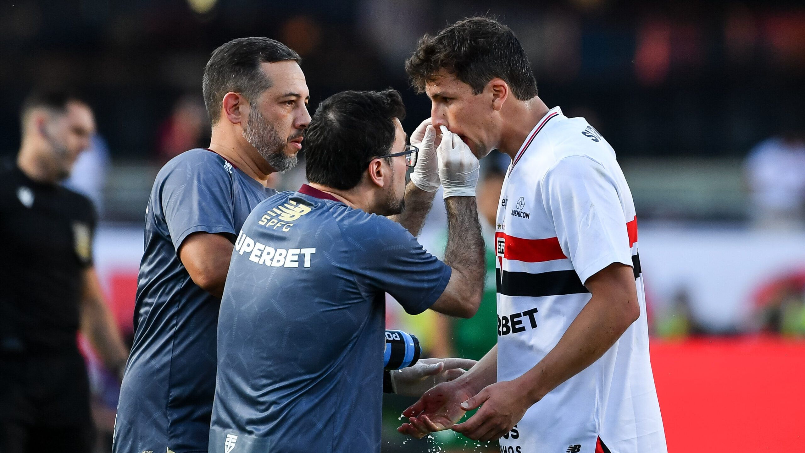 Gonzalo Tapia: La figura chilena que sufrió un arbitraje "escandaloso" en el Brasileirao