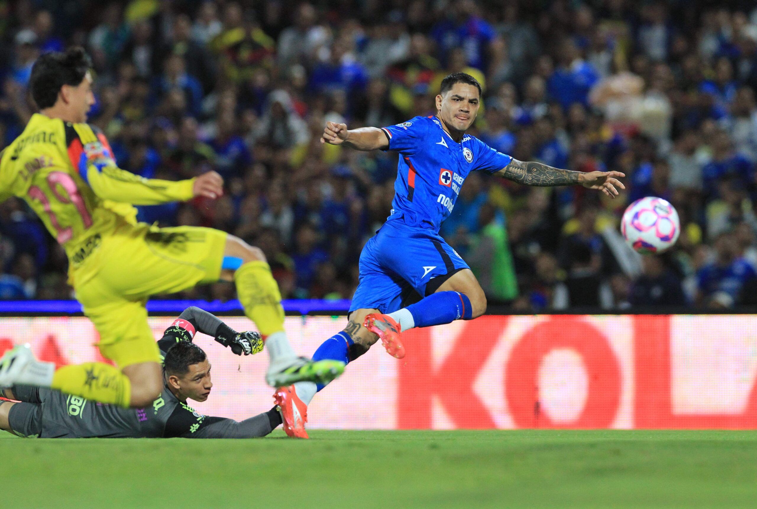 América al descubierto: Cruz Azul remonta y se lleva el Clásico joven