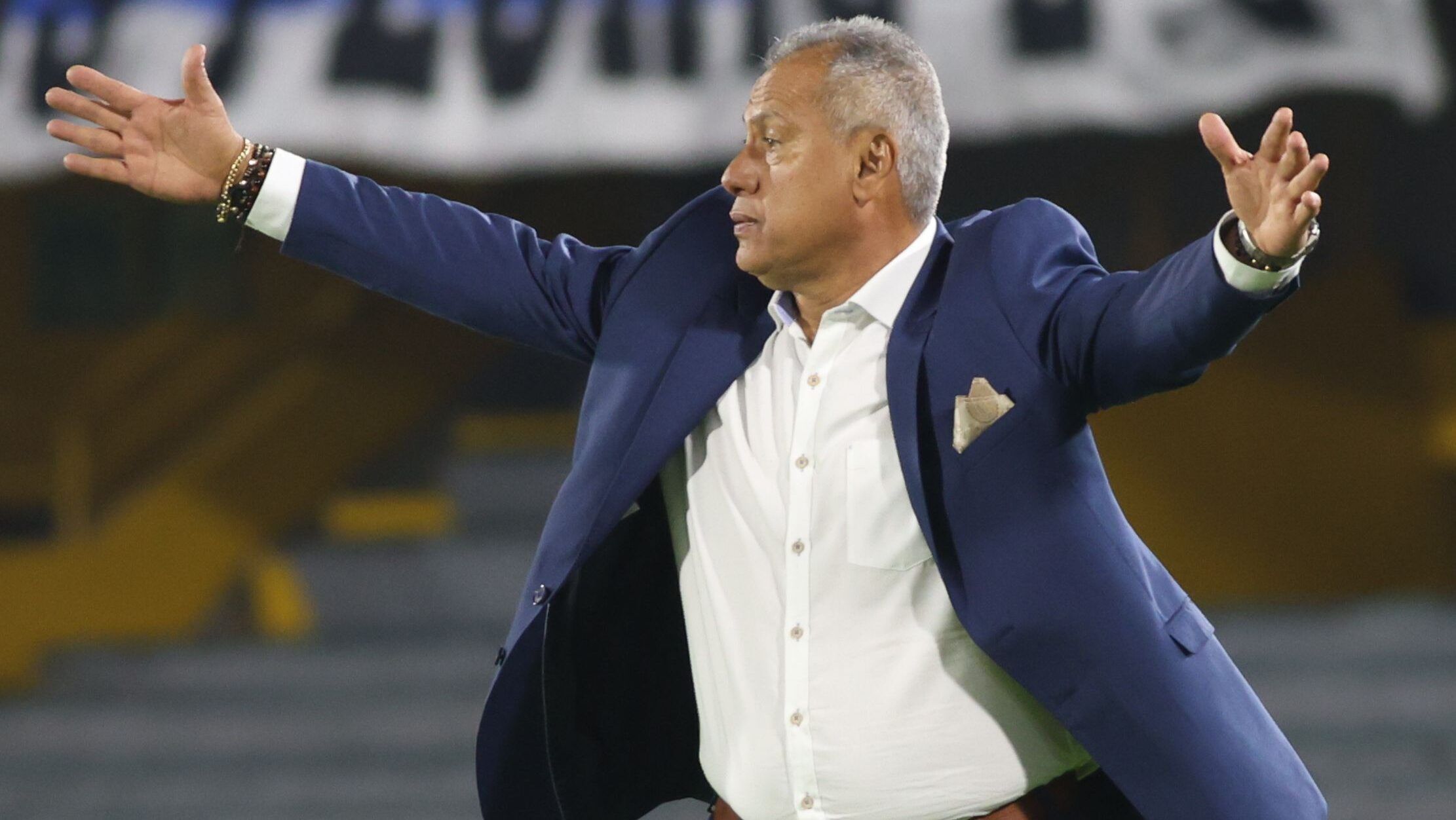 Millonarios, al borde del abismo