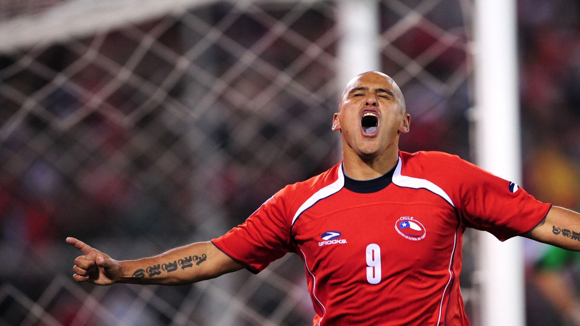 De Za-Sa a Chupete Suazo: los cinco ‘9’ que hicieron historia en La Roja