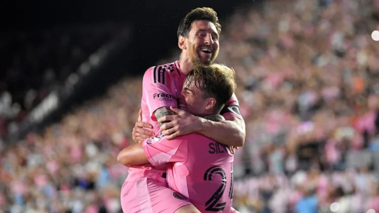 Messi anotó los primeros tantos de la goleada del Inter Miami. Crédito: Michael Laughlin | AP