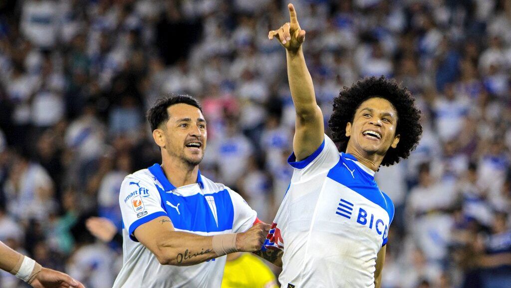 La Católica se acerca al Chile 2, pero la 'U' le pisa los talones como 'Leones' al acecho