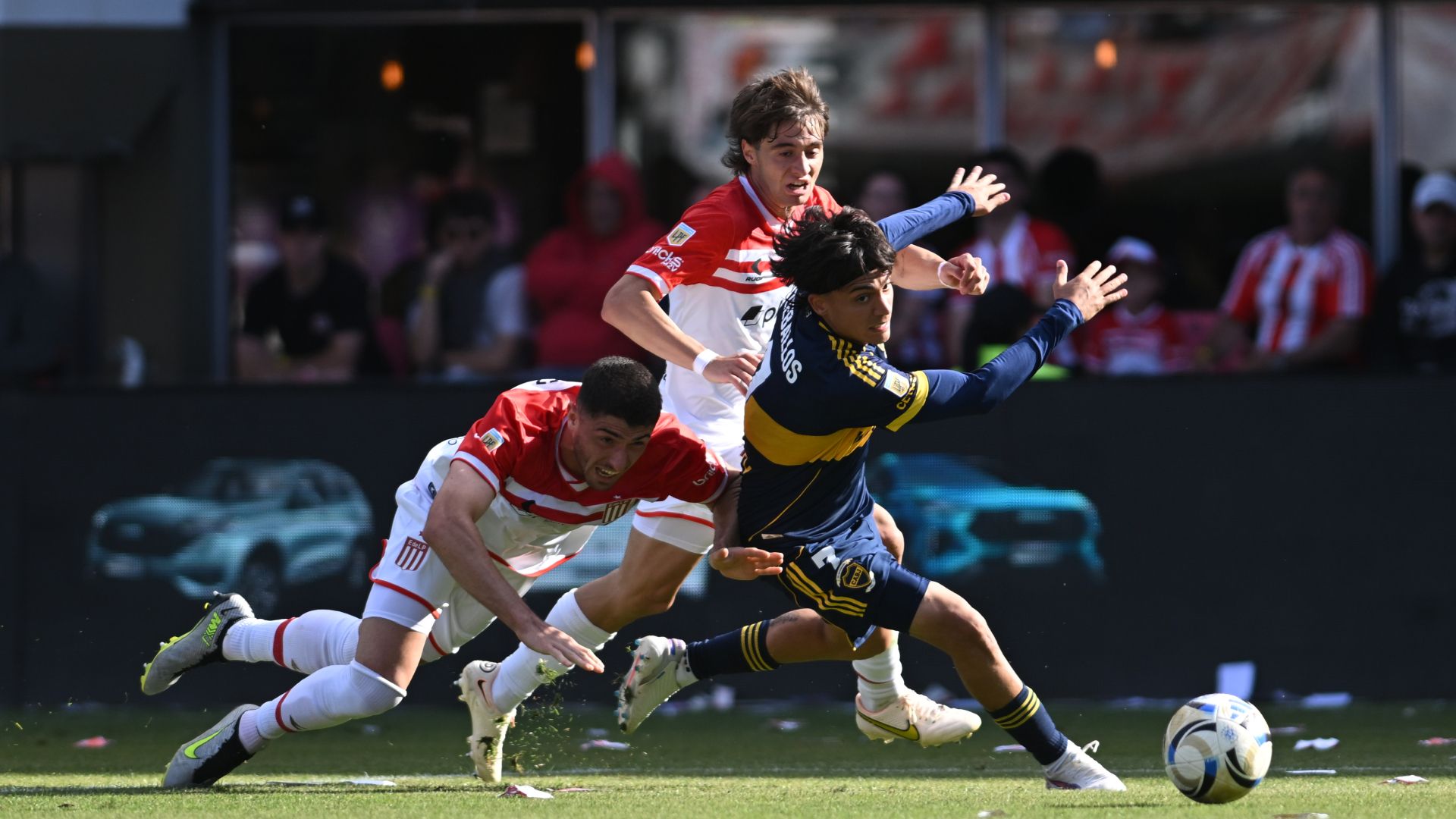 Boca se impone en La Plata y llega encendido al Superclásico