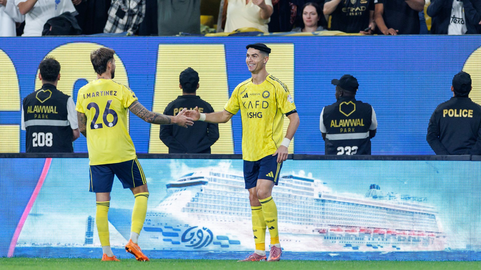 Cristiano Ronaldo responde a las críticas con una chilena espectacular y llega a los 954 goles