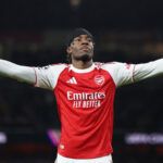 Arsenal tumba al Bayern en duelo de invictos y sigue firme como líder de la Champions