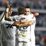 Entre todos los santos, Neymar es el que hace milagros