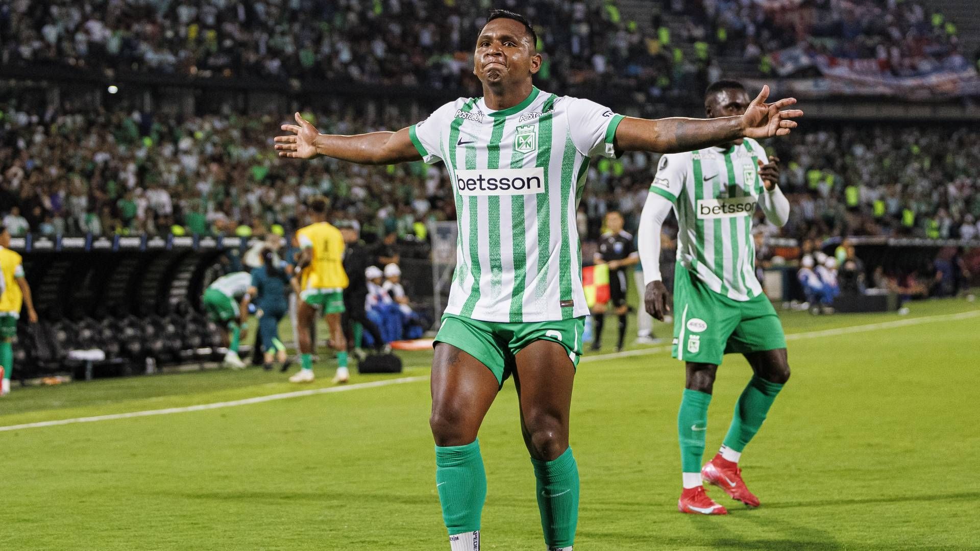 Atlético Nacional aplastó a América y quedó a un paso de la final de la Copa Colombia