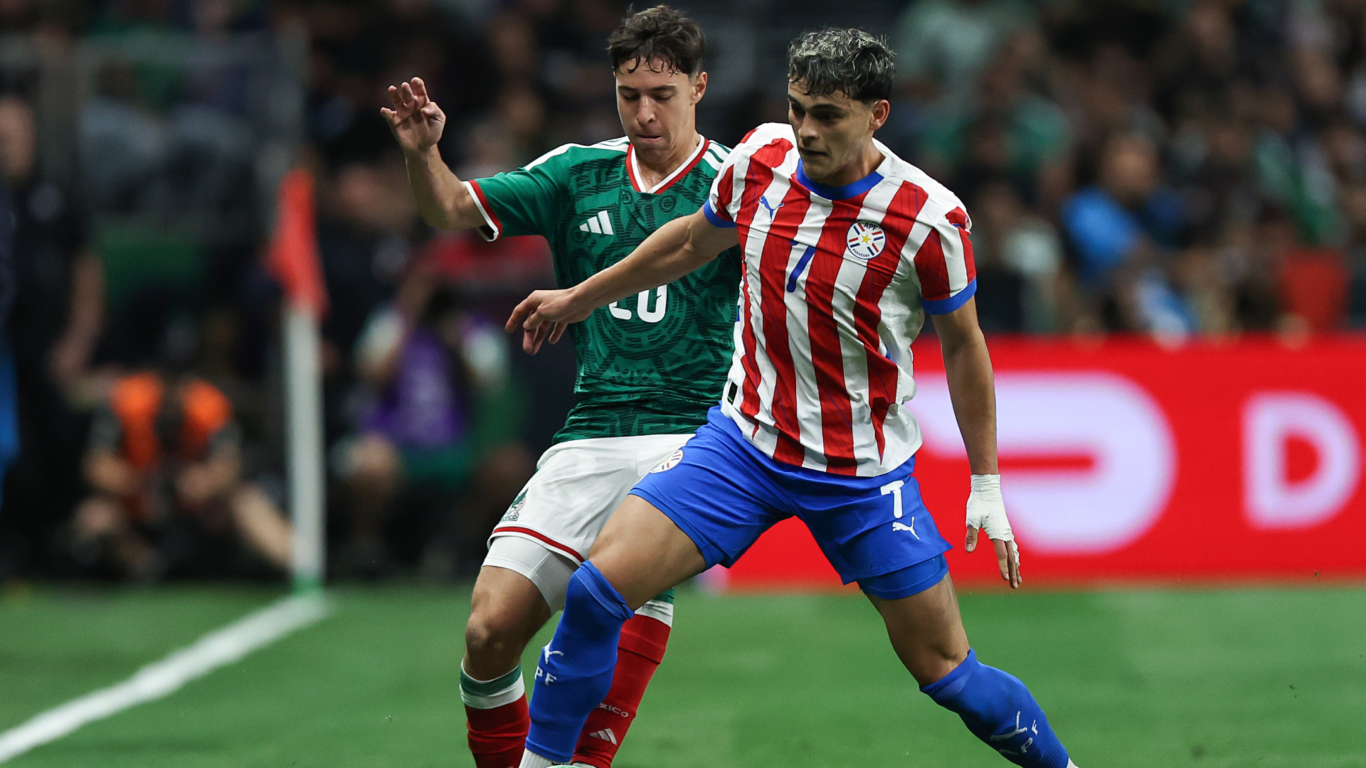 Paraguay vence 2-1 a México en un amistoso intenso y cargado de emociones
