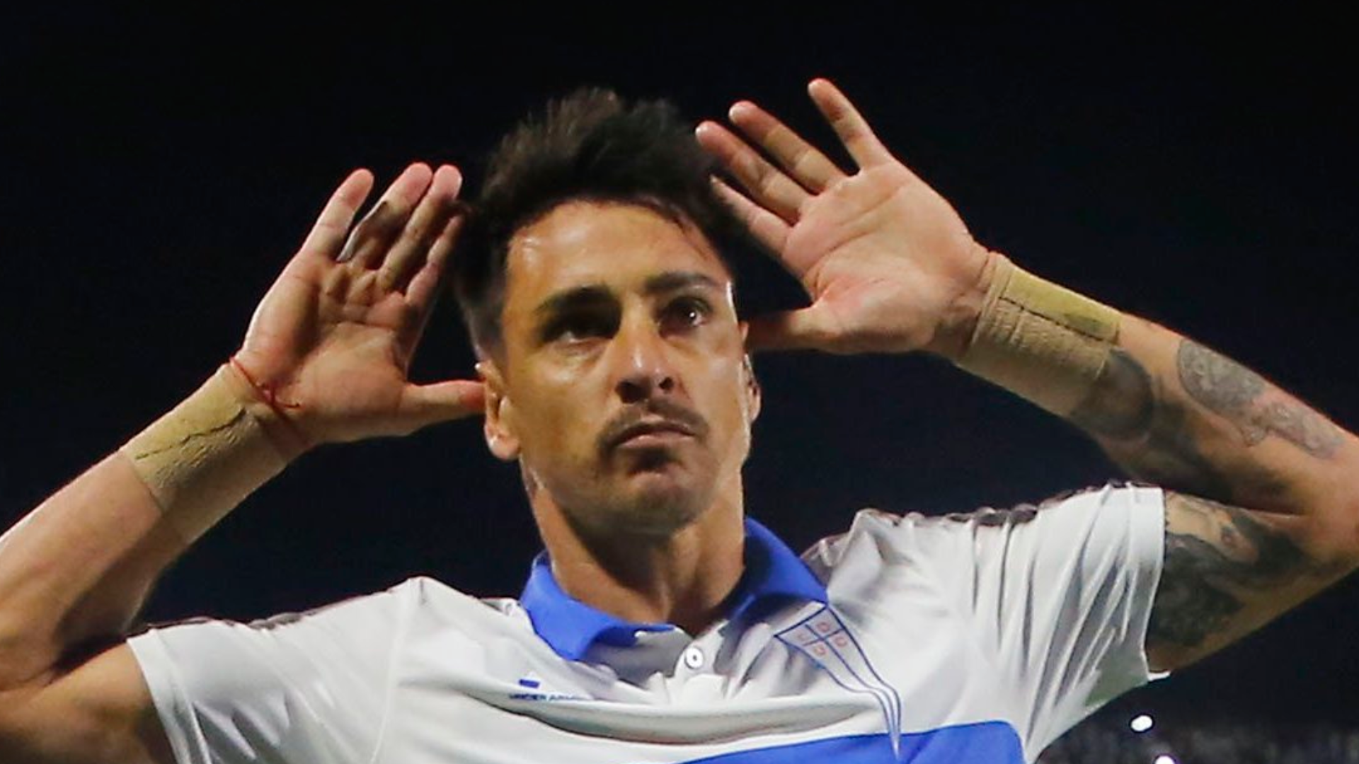 Universidad Católica derrotó 2-1 a Palestino y sigue firme en la lucha por la Libertadores