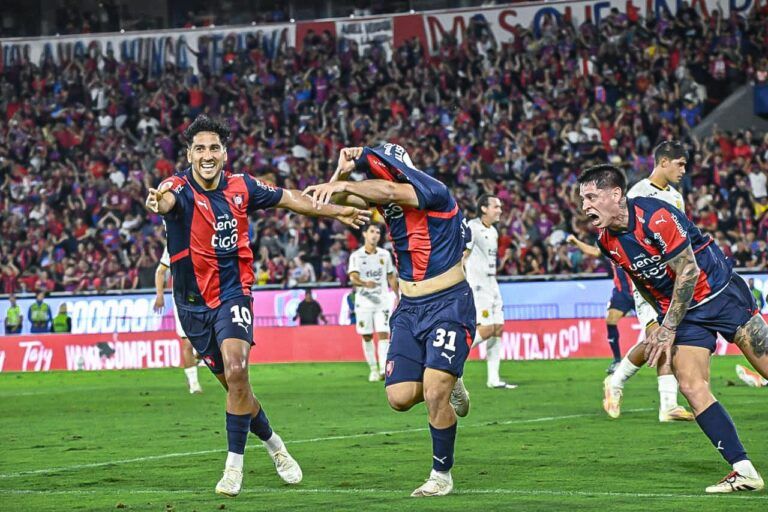 Cerro Porteño volvió a ser el dueño del campeonato y del barrio. Fuente: APF