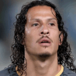 “Tarzan” peruano: Williams Riveros será nacionalizado y libera un cupo clave para la U con miras al 2026