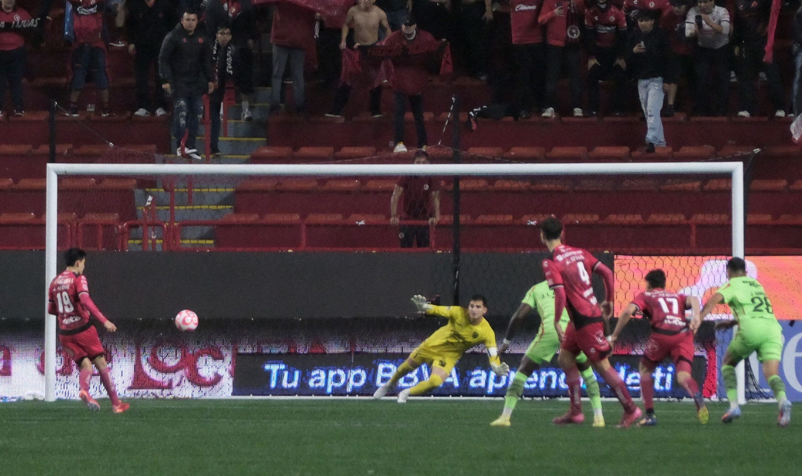 Panenka vive: Gilberto Mora marca un gol emulando al "Loco" Abreu