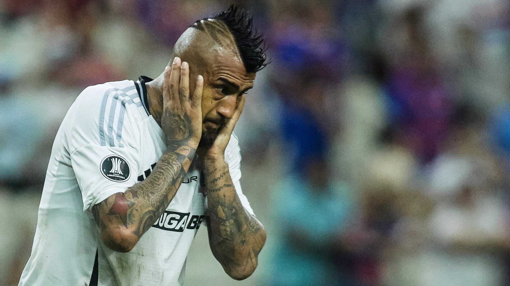 Colo Colo, al borde del abismo: El peor Centenario que nadie quiere vivir