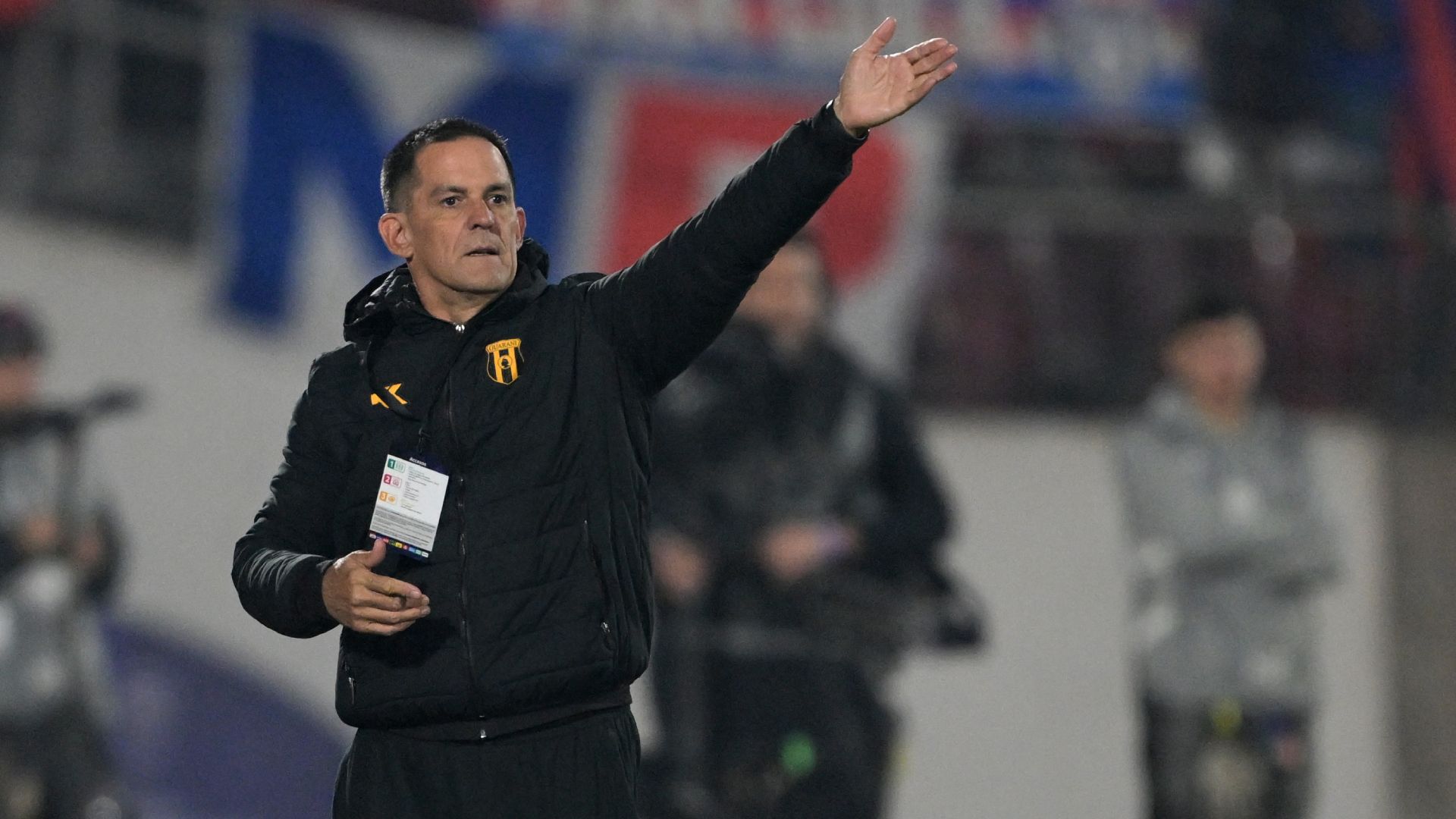 Guaraní apuesta por la estabilidad: Víctor Bernay seguirá siendo el DT en 2026