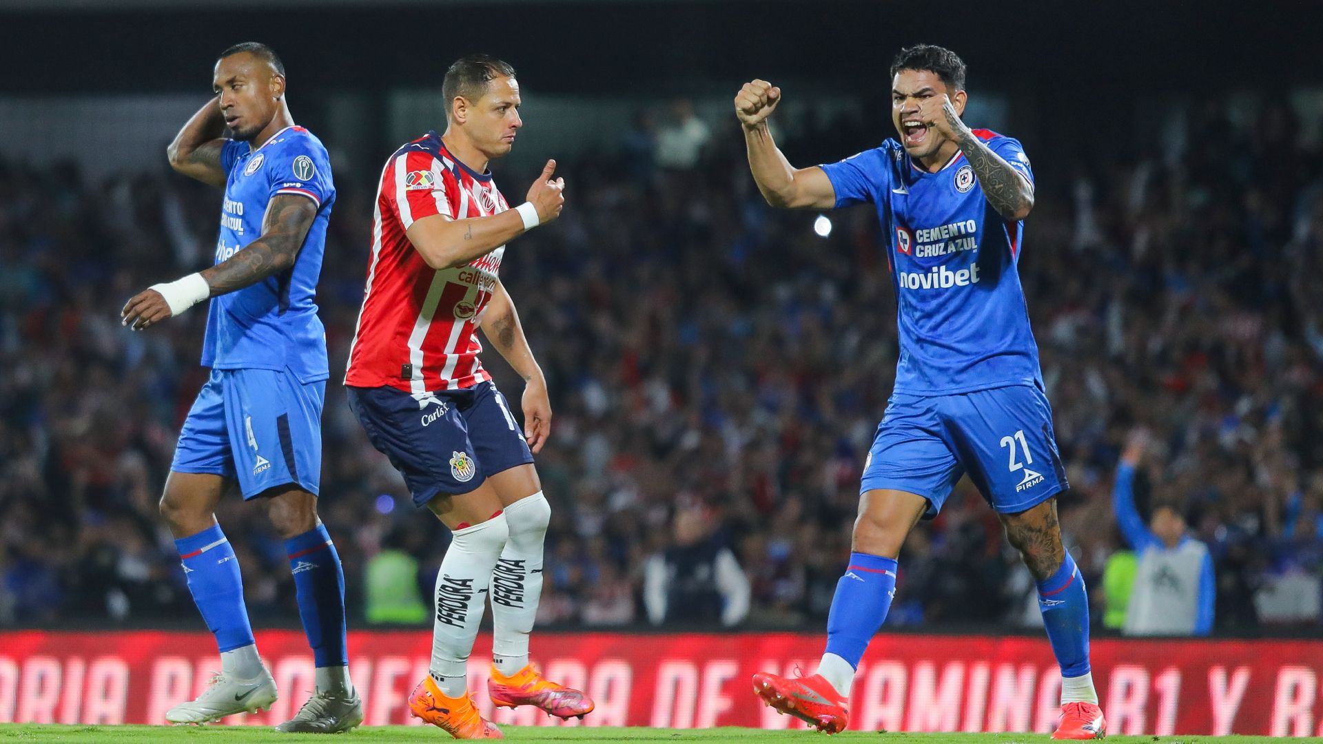 Cruz Azul elimina a Chivas en un final cargado de tensión y un desenlace amargo para Chicharito