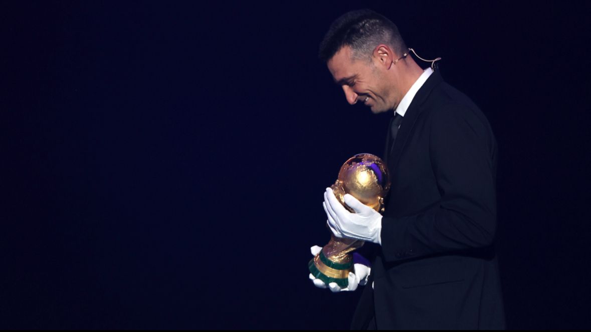 Scaloni devolvió la Copa del Mundo y lanzó un mensaje: “Lo vamos a intentar de nuevo”