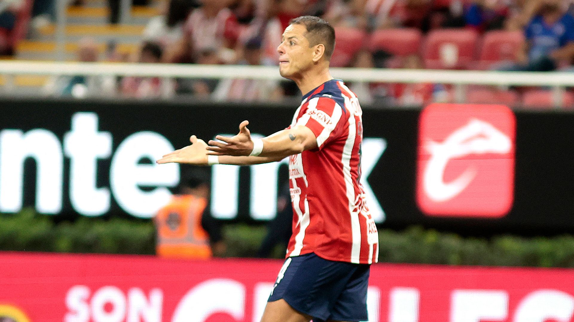 Chivas anuncia la salida de Chicharito tras su segunda etapa en el club