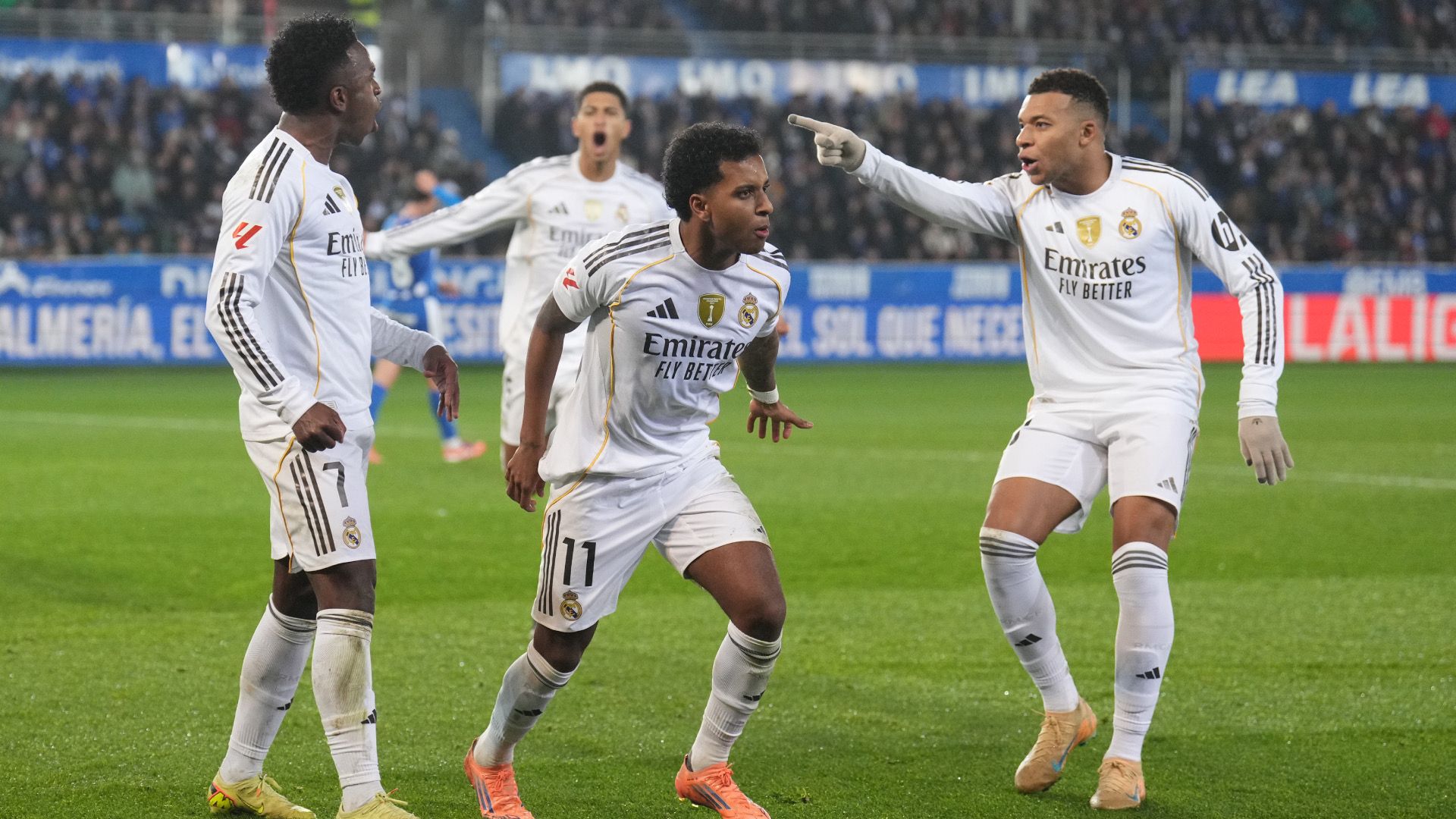 El Real Madrid reaccionó a tiempo: sacó adelante un partido clave con un 2-1 ante Alavés y corta su mala racha