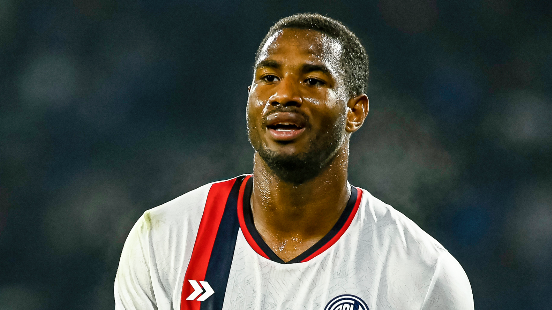 River Plate avanza por Jhohan Romaña y negocia con San Lorenzo su llegada para 2026