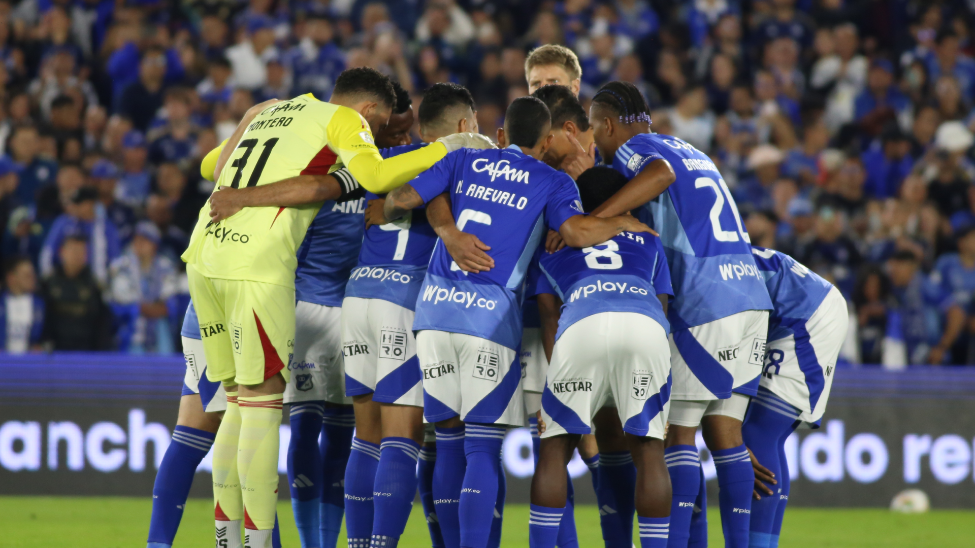 Millonarios oficializó la llegada de Julián Angulo como nuevo refuerzo para 2026