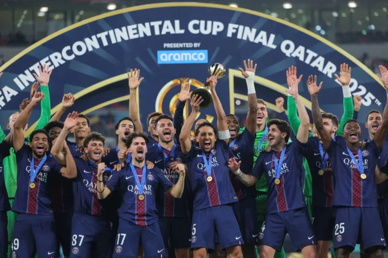 El PSG completó una temporada fantástica al ganar la Ligue 1, la Copa de Francia, el Trofeo de Campeones, la UEFA Champions League, la Supercopa de Europa y la Copa Intercontinental. Karim Jaafar/AFP vía Getty Images