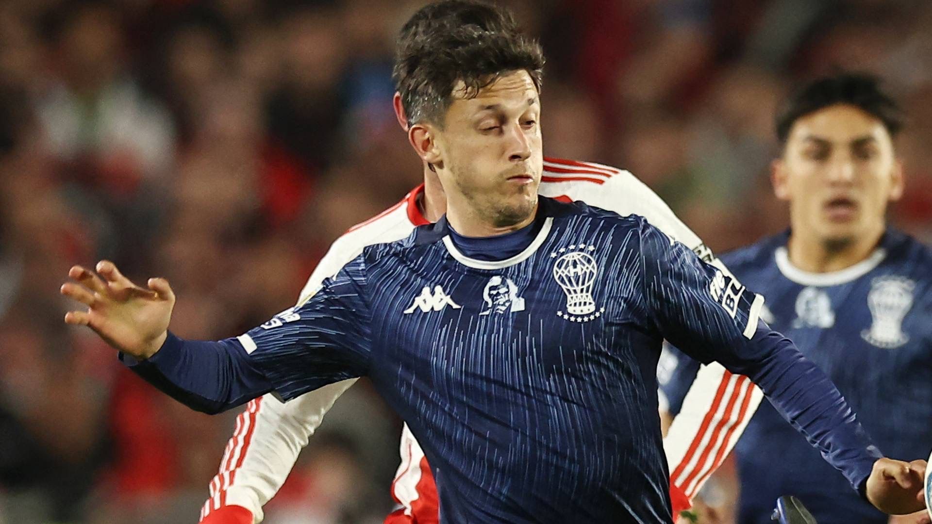 Universitario refuerza su ataque con Héctor Fértoli, extremo argentino cedido desde Racing