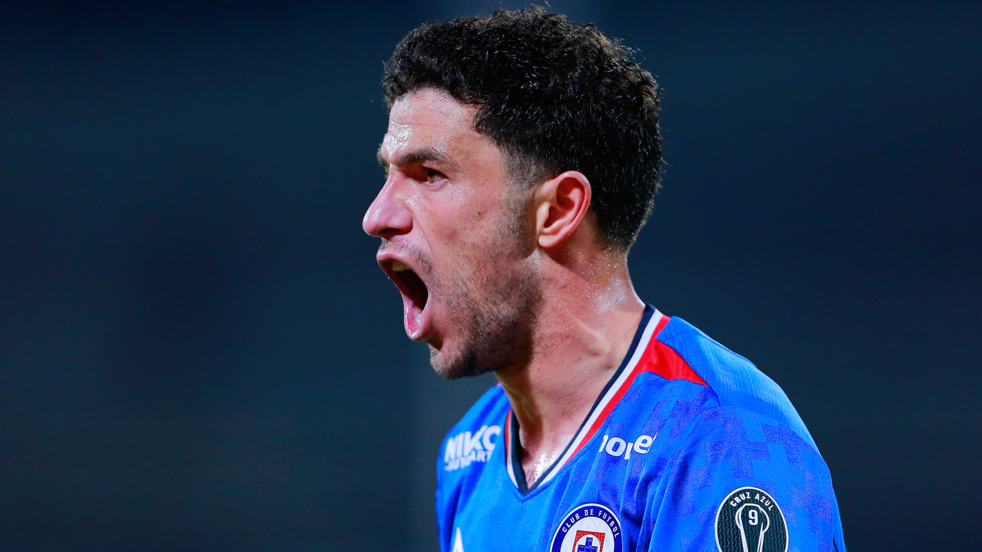 Larcamón explica la salida de Rivero y pide comprensión a la hinchada de Cruz Azul