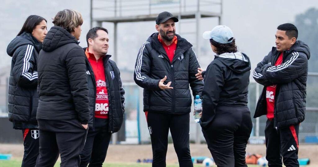 Spinelli en su visita a Sporting Cristal. Fuente: La Bicolor