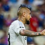 Colo Colo resiste en el Centenario y vence a Peñarol por penales