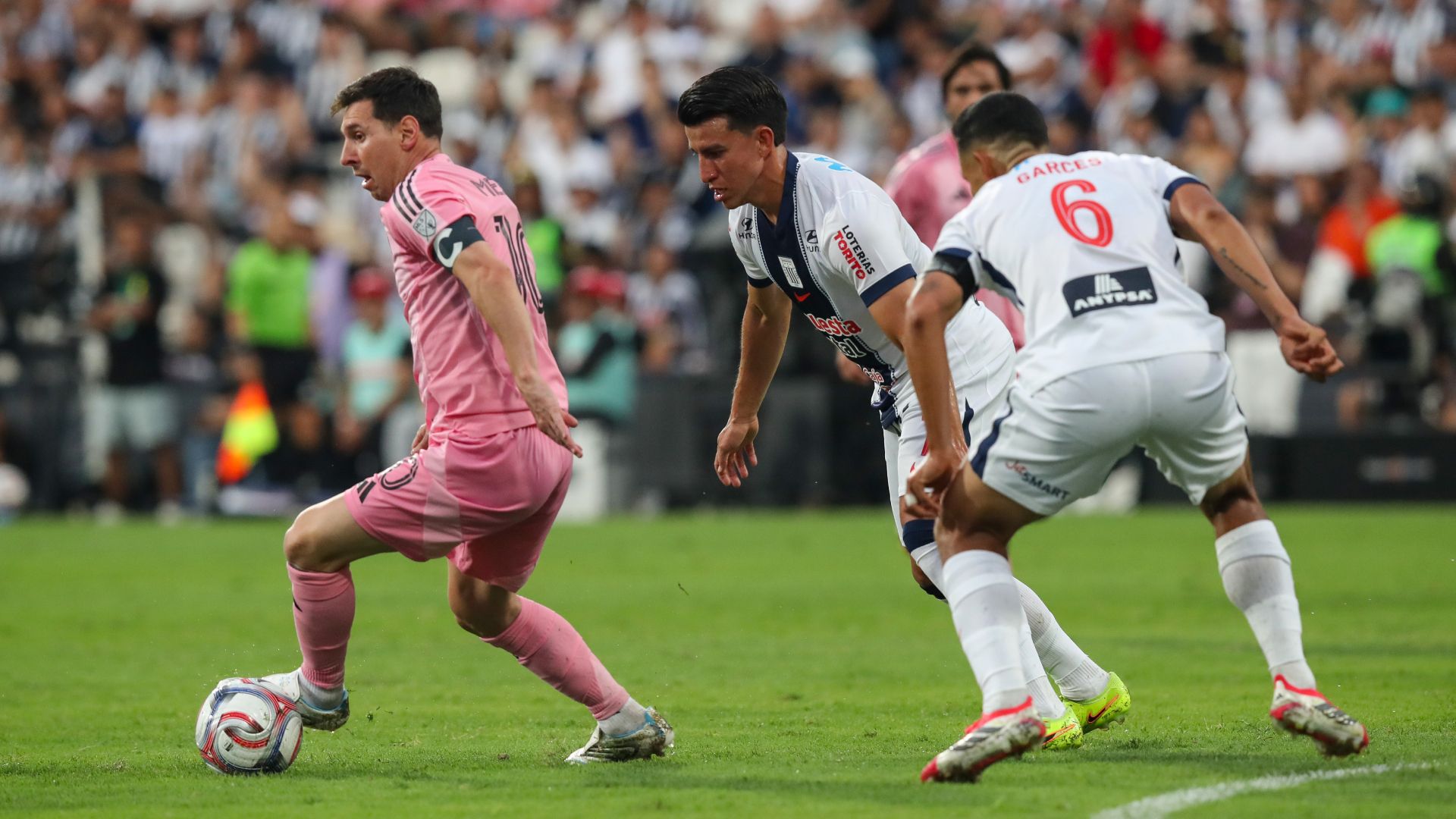Con un doblete de Guerrero, Alianza Lima goleó al Inter Miami de Messi