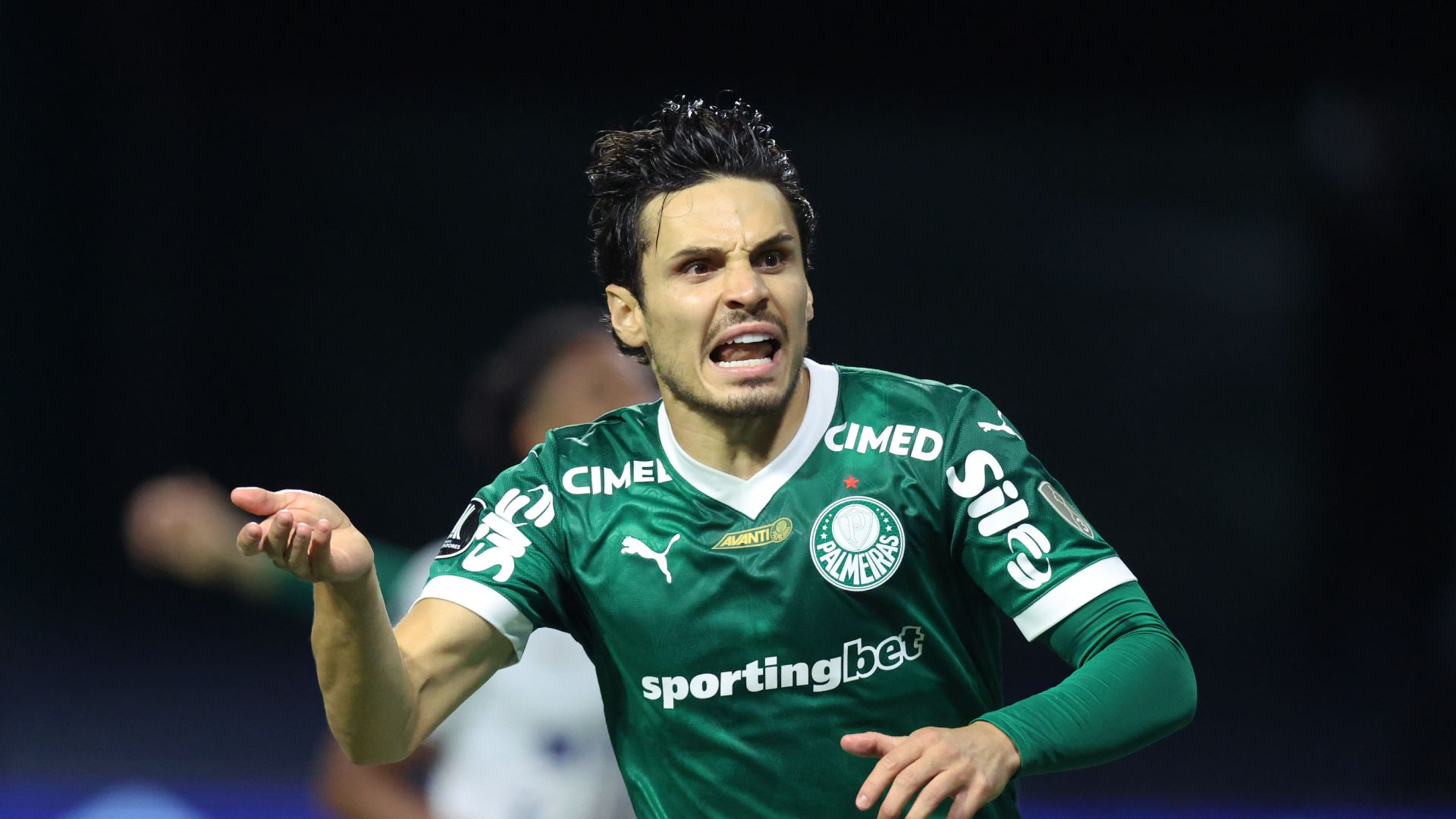 América alcanza acuerdo con Raphael Veiga, pero debe liberar un cupo de extranjero