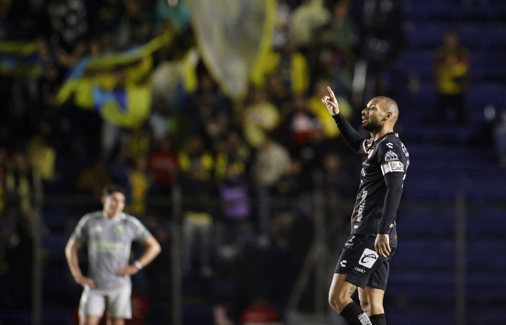 Golpe en casa: América perdió 2-0 ante San Luis y se hunde en el inicio ...