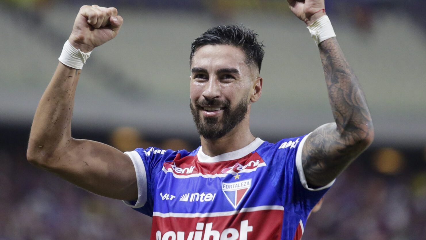 ¡Bombazo Monumental! El "Gato" Lucero cruza la vereda y llegaría GRATIS para armar una "Súper U"