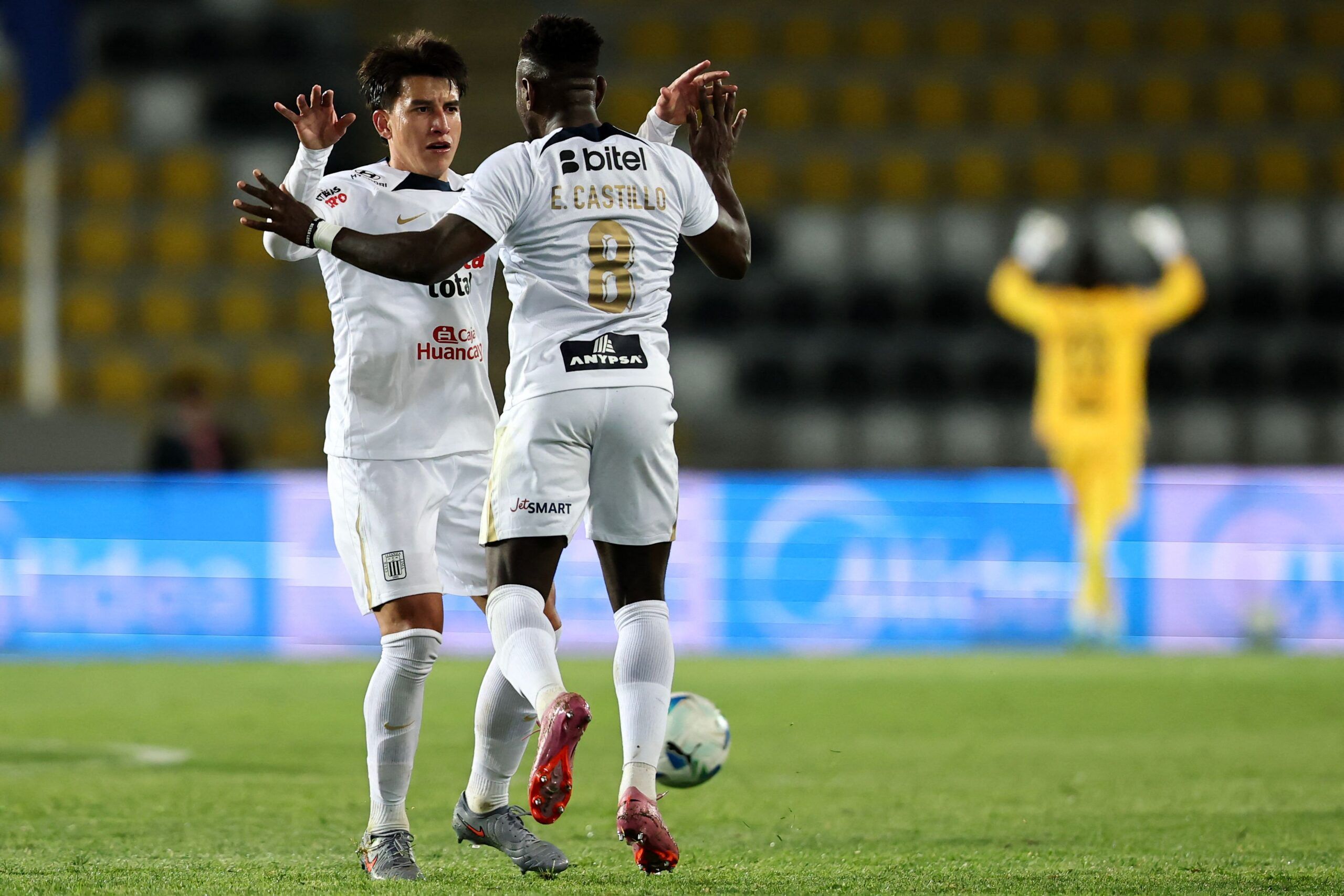 Más extranjeros en el torneo peruano, menos espacio para las promesas locales