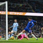 Enzo Fernández sostuvo al Chelsea en la tormenta y rescató un empate ante el City