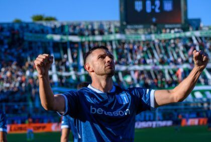 Racing pegó en los momentos justos y sigue en alza