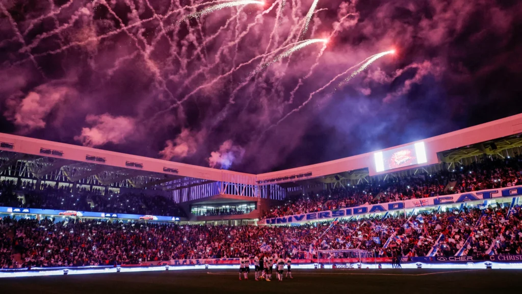 ¡Orgullo Chileno! El Claro Arena de la UC se corona como el mejor ...