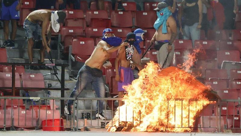 ¡Portazo inminente! La "U" tiembla y podría ser expulsada del Estadio Nacional tras el caos del debut