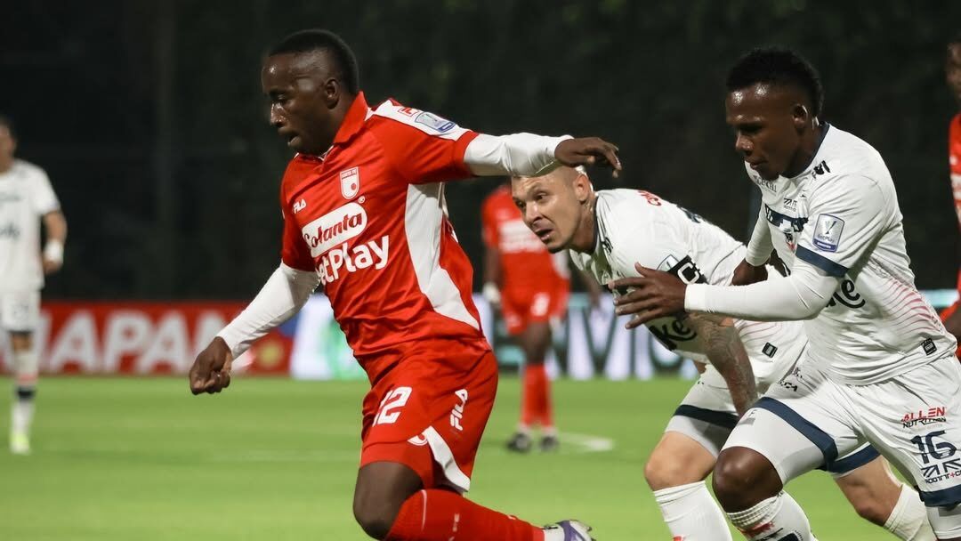 Santa Fe rescató un empate agónico y Repetto cuestionó decisiones arbitrales ante Fortaleza