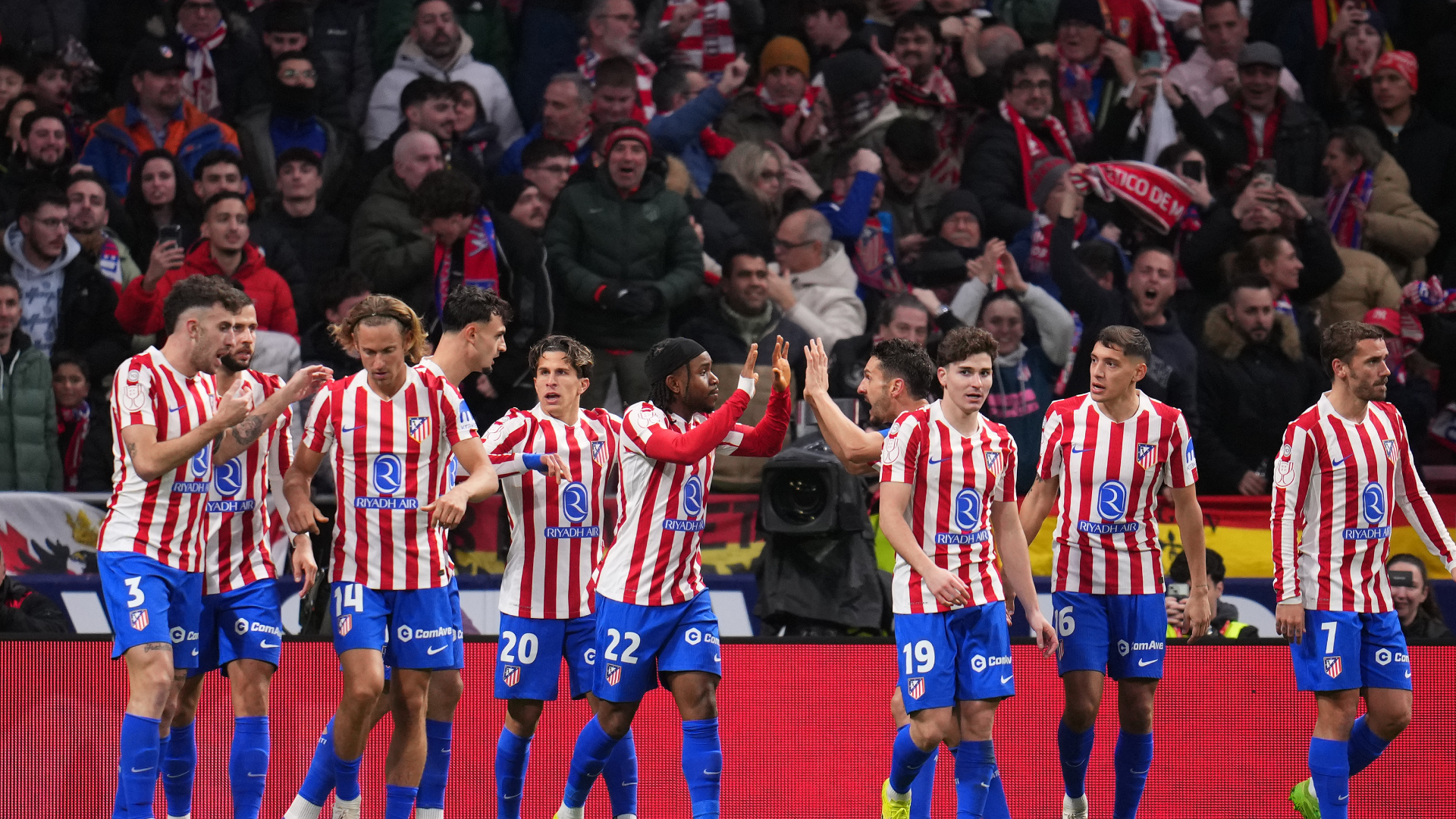 Atlético de Madrid goleó a Barcelona y puso un pie en la final de la Copa del Rey
