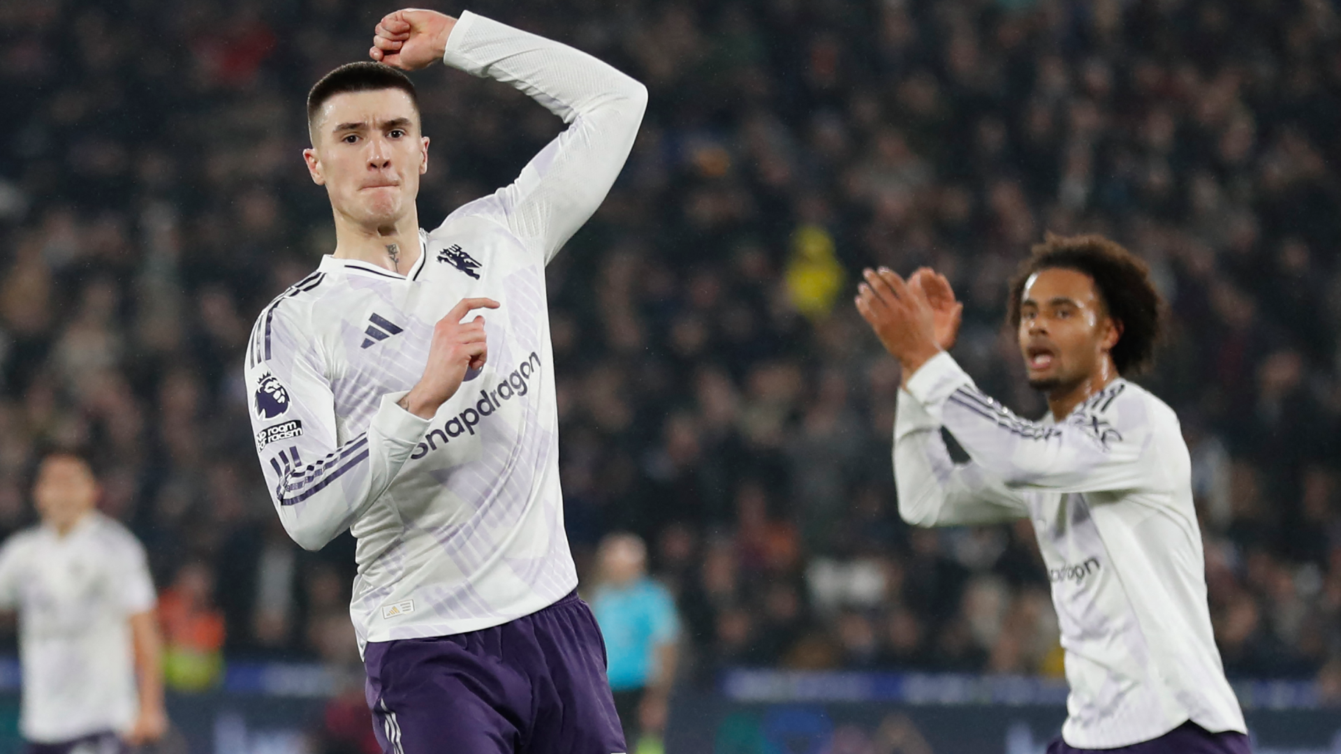 Manchester United evitó la derrota con West Ham tras empatar en el último suspiro